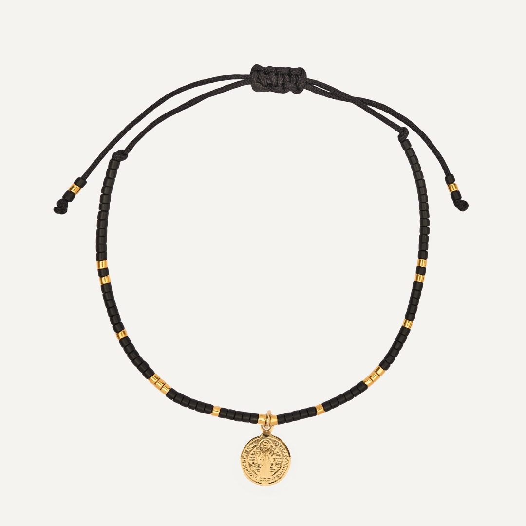 PULSERA DE HILO NEGRO MEDALLA SAN BENITO BAÑO DE ORO
