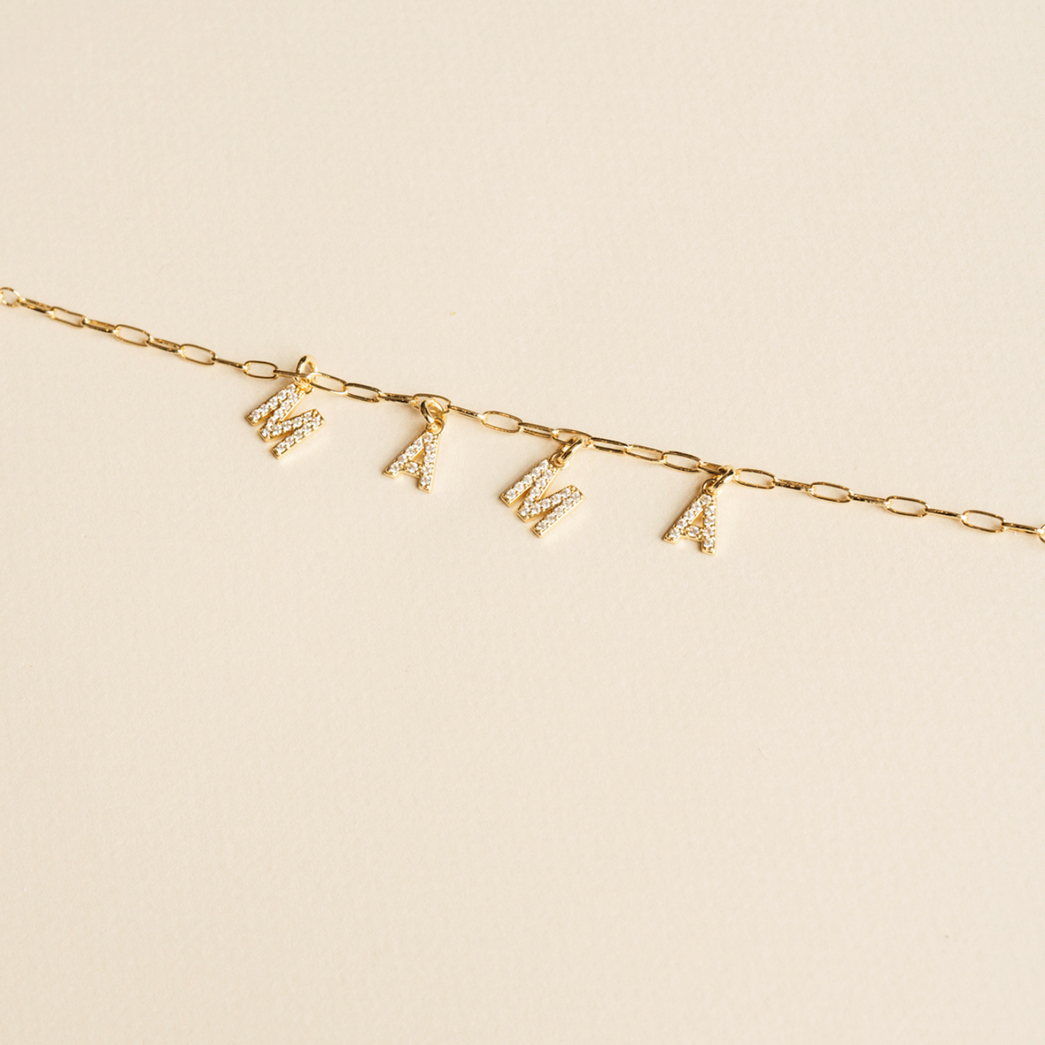 CHARM LETRA A BAÑO DE ORO