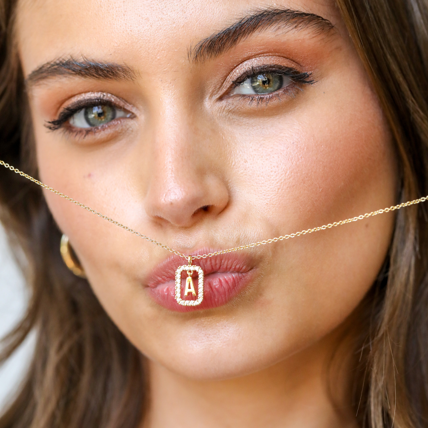 COLLAR INICIAL A BAÑO DE ORO