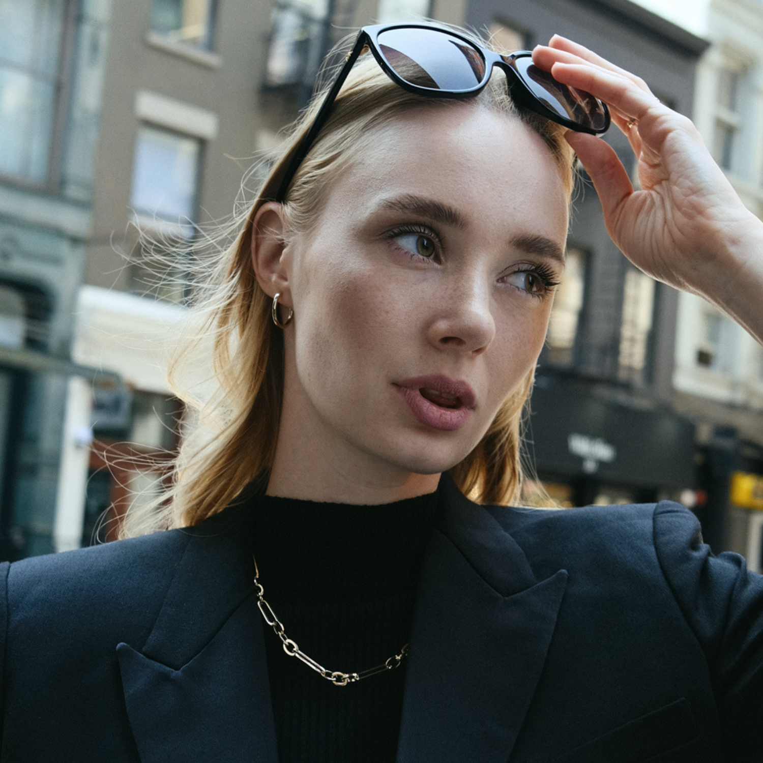 ARGOLLAS KENDALL BAÑO DE ORO 25 MM.