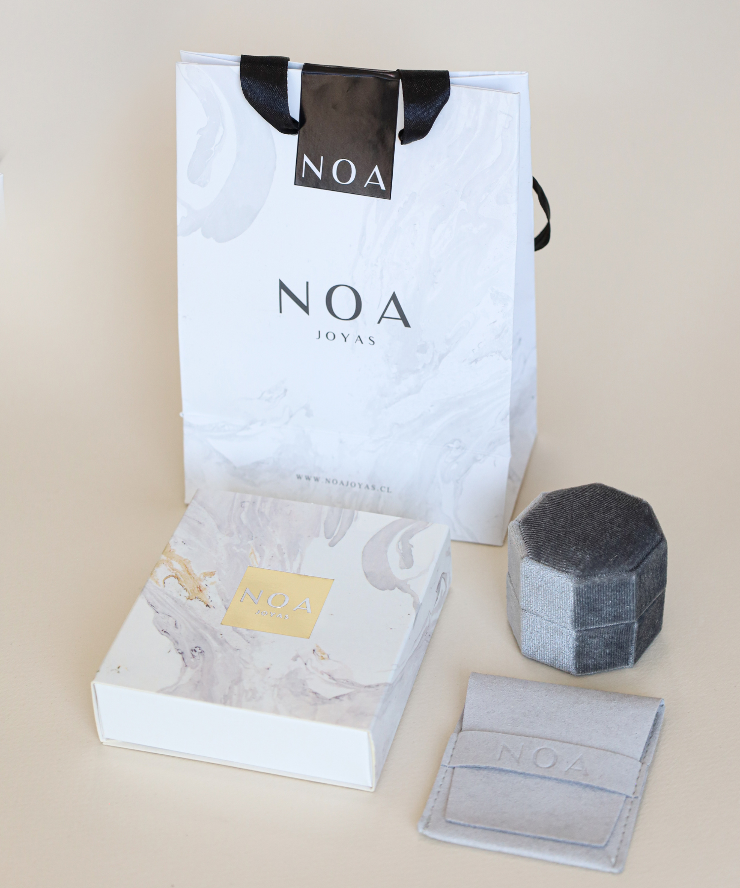 CHARM CROSS WHITE BAÑO DE ORO