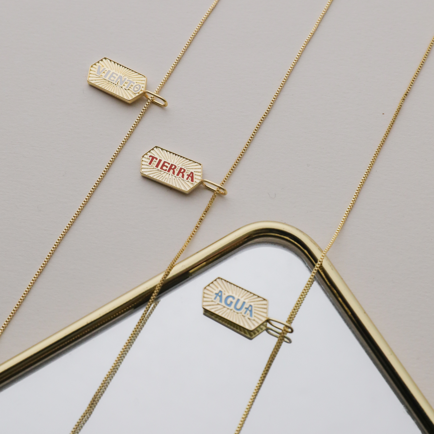 COLLAR COLINE TIERRA BAÑO DE ORO