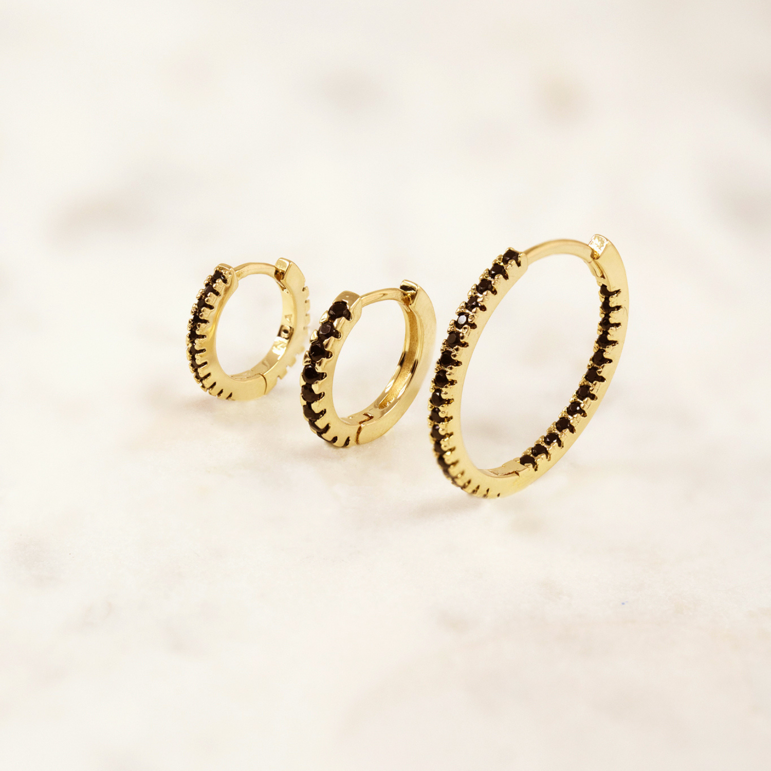 ARGOLLAS BLACK LIA BAÑO DE ORO 20 MM