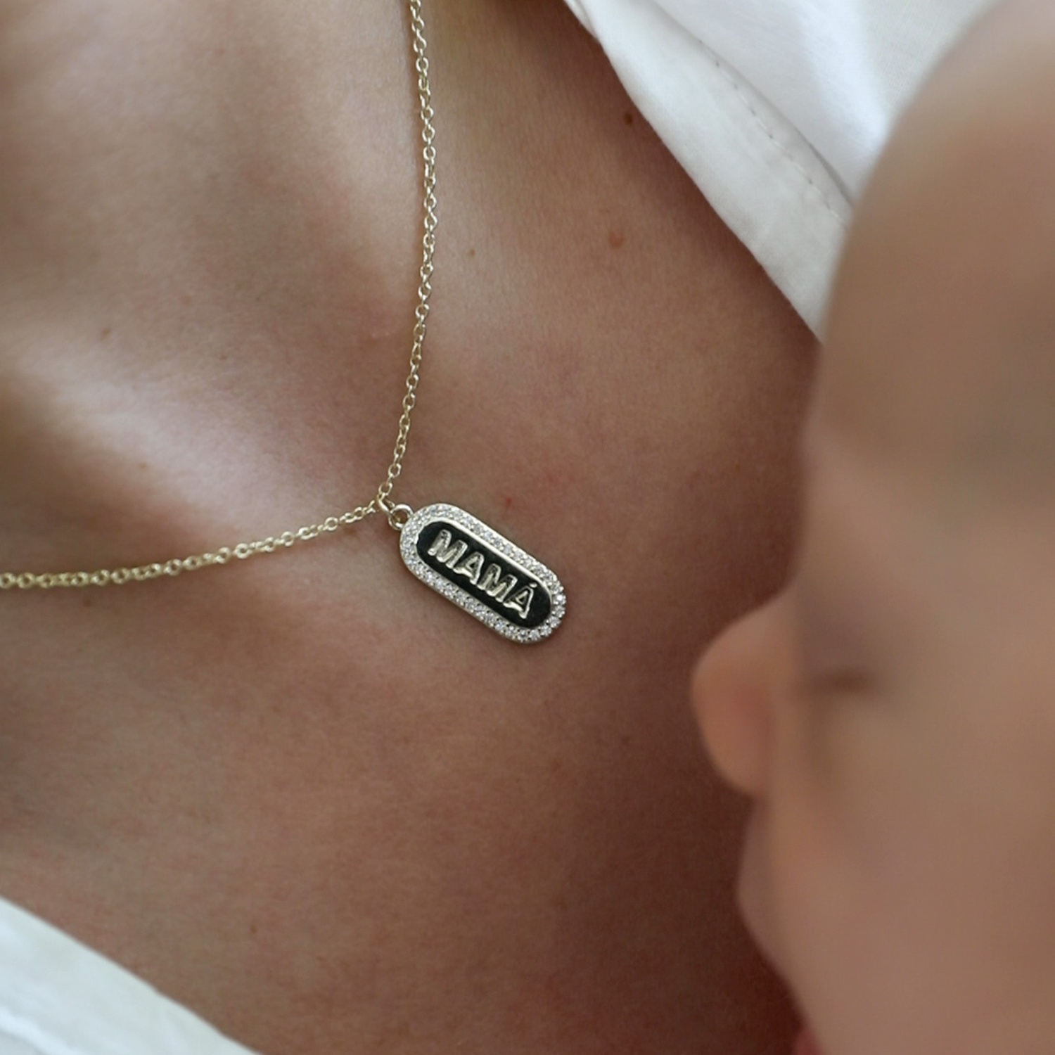 COLLAR MAMÁ BAÑO DE ORO