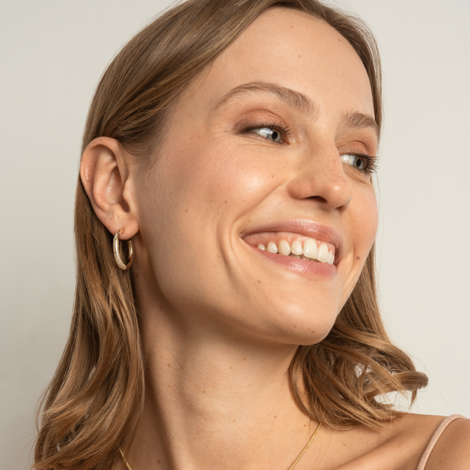 ARGOLLAS BRISA BAÑO DE ORO 23 mm