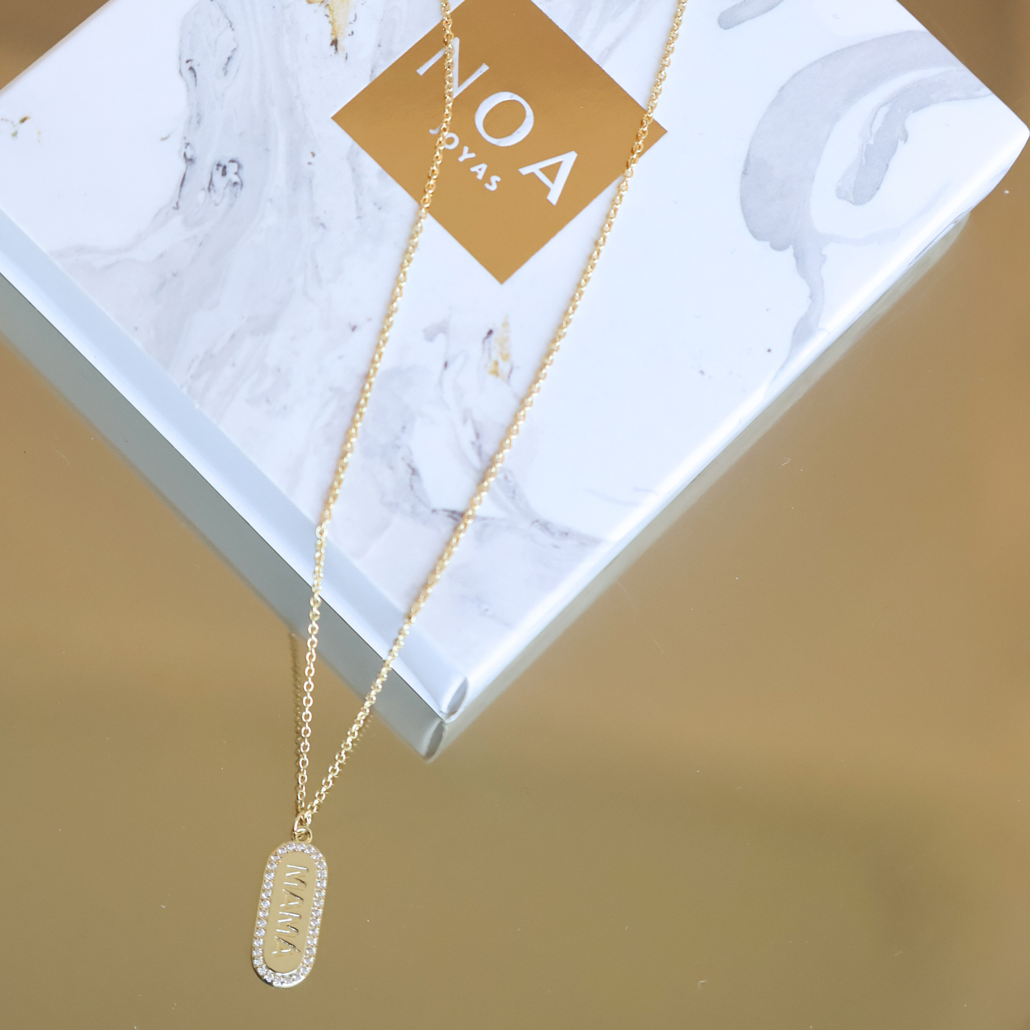 COLLAR MAMÁ BAÑO DE ORO