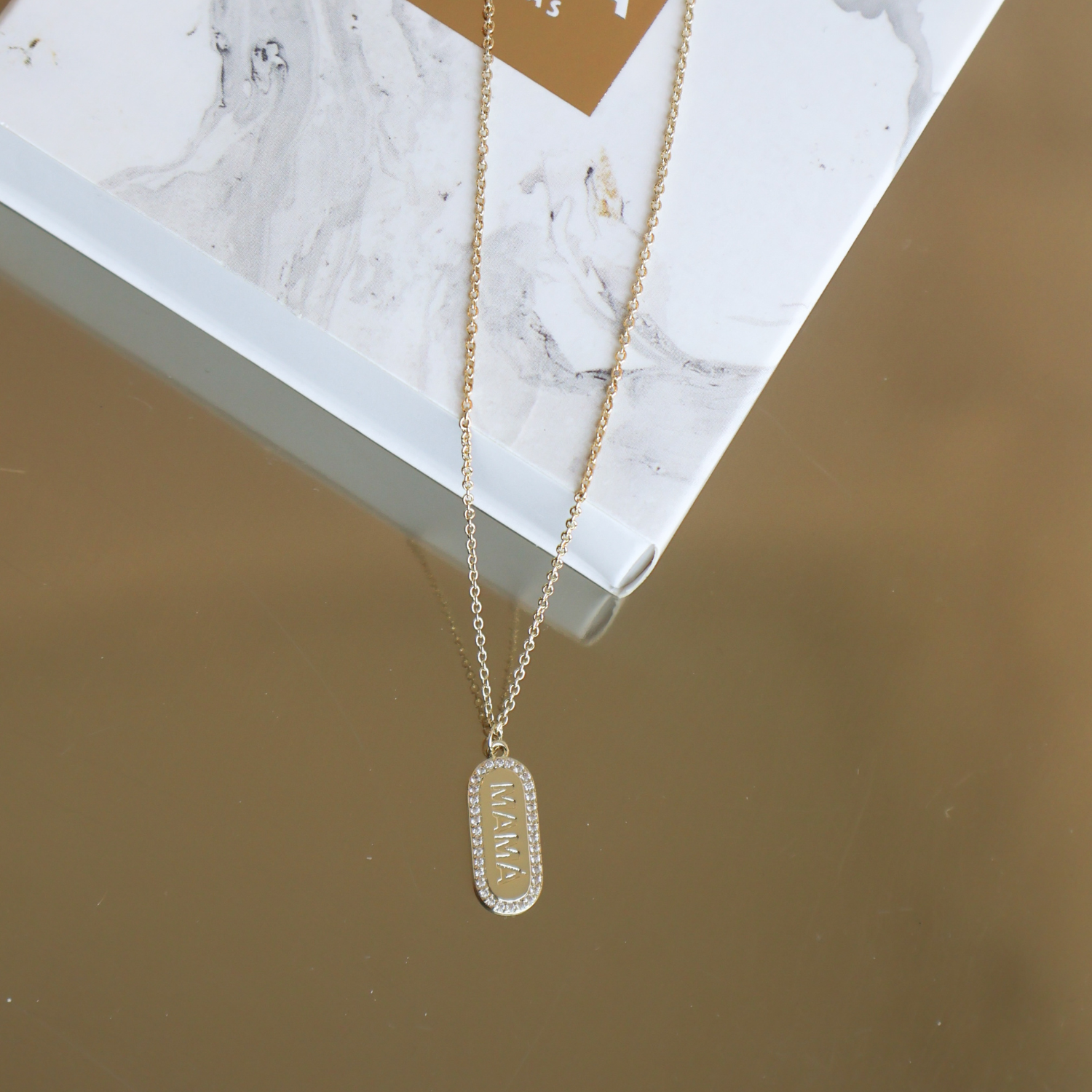 COLLAR MAMÁ BAÑO DE ORO