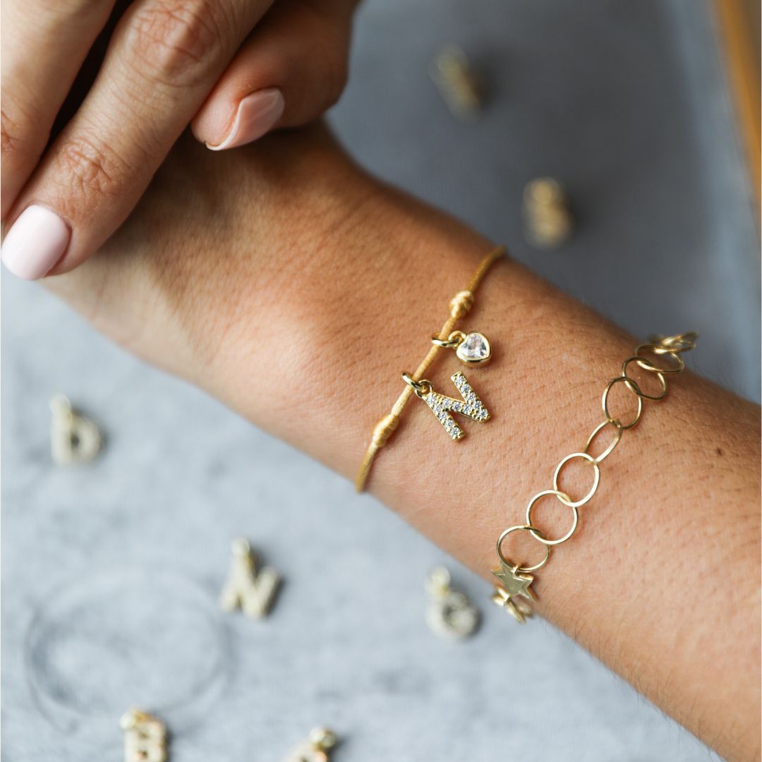 PULSERA ENCANTO HILO DORADO BAÑO DE ORO