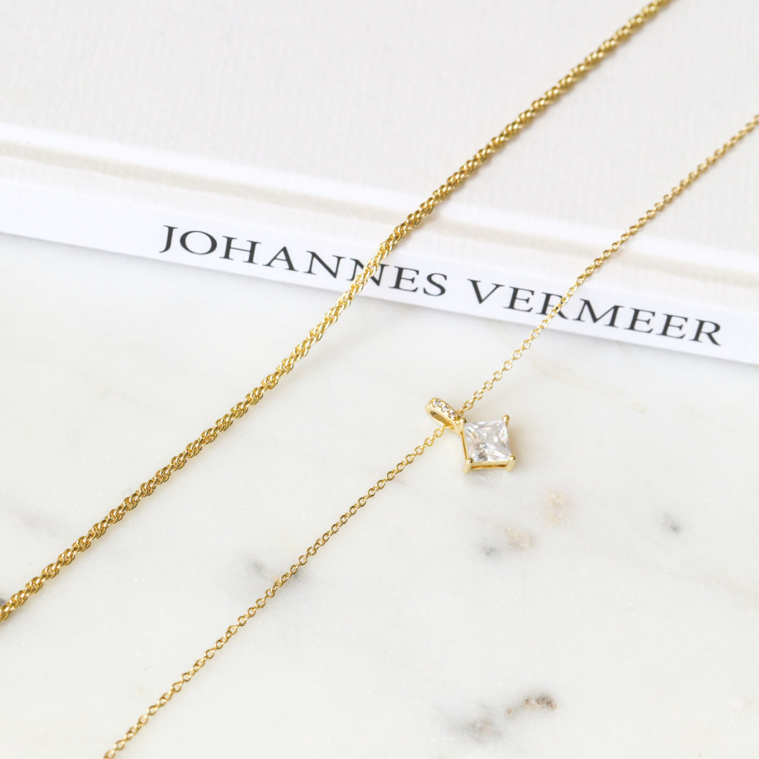 COLLAR ASH BAÑO DE ORO