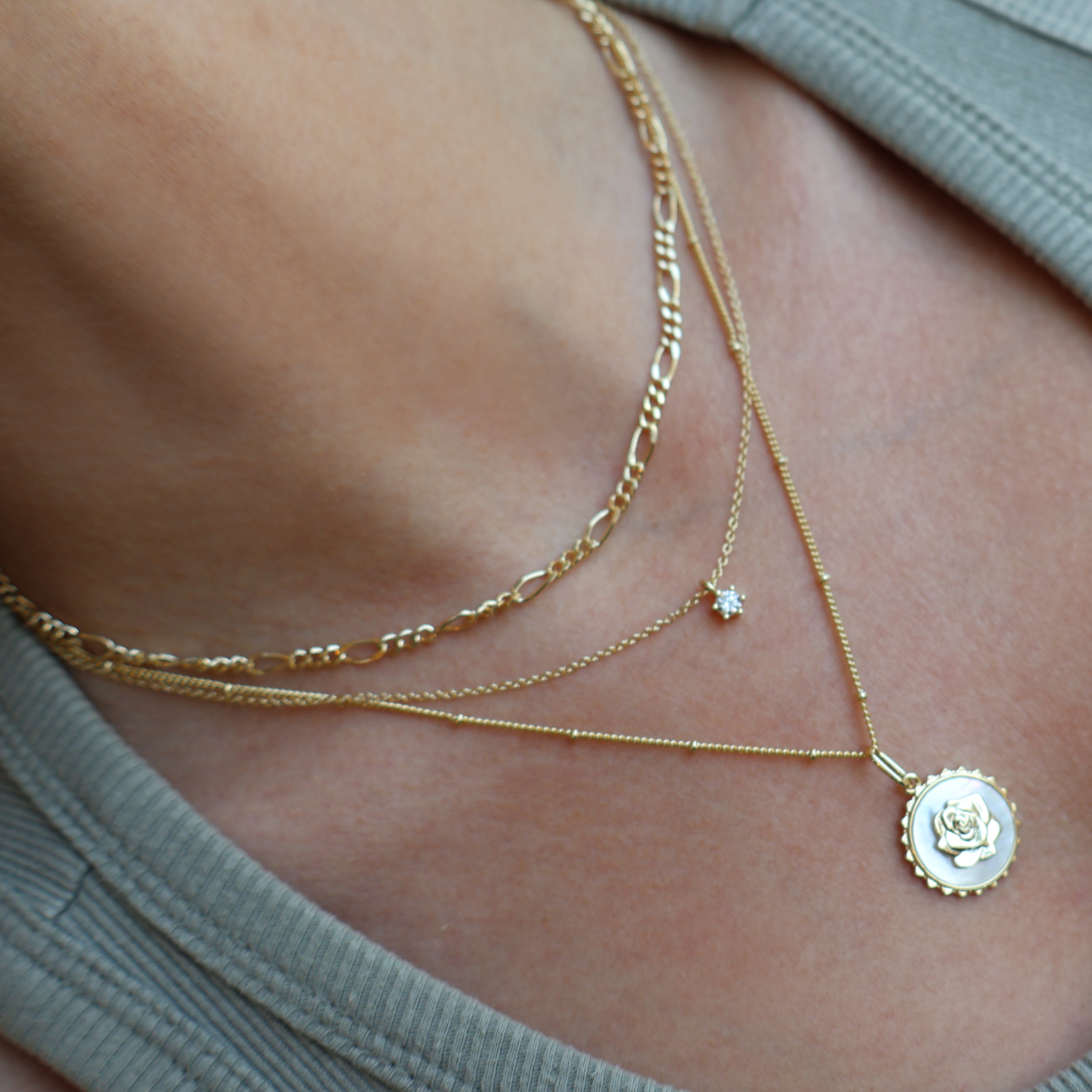 COLLAR CURB BAÑO DE ORO