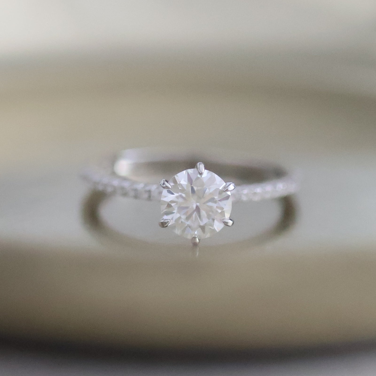SOLITARIO PAVÉ EN V