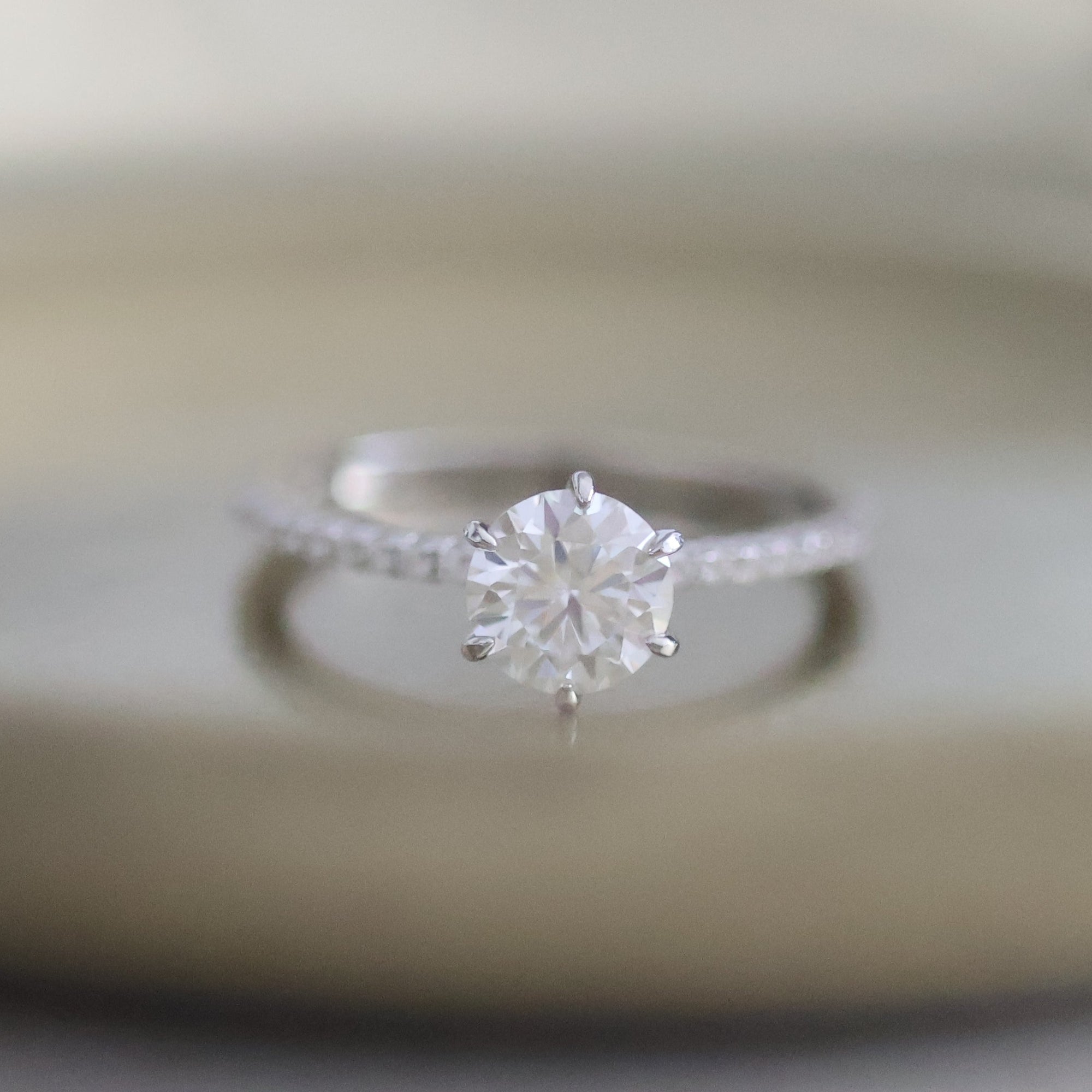 SOLITARIO PAVÉ EN V