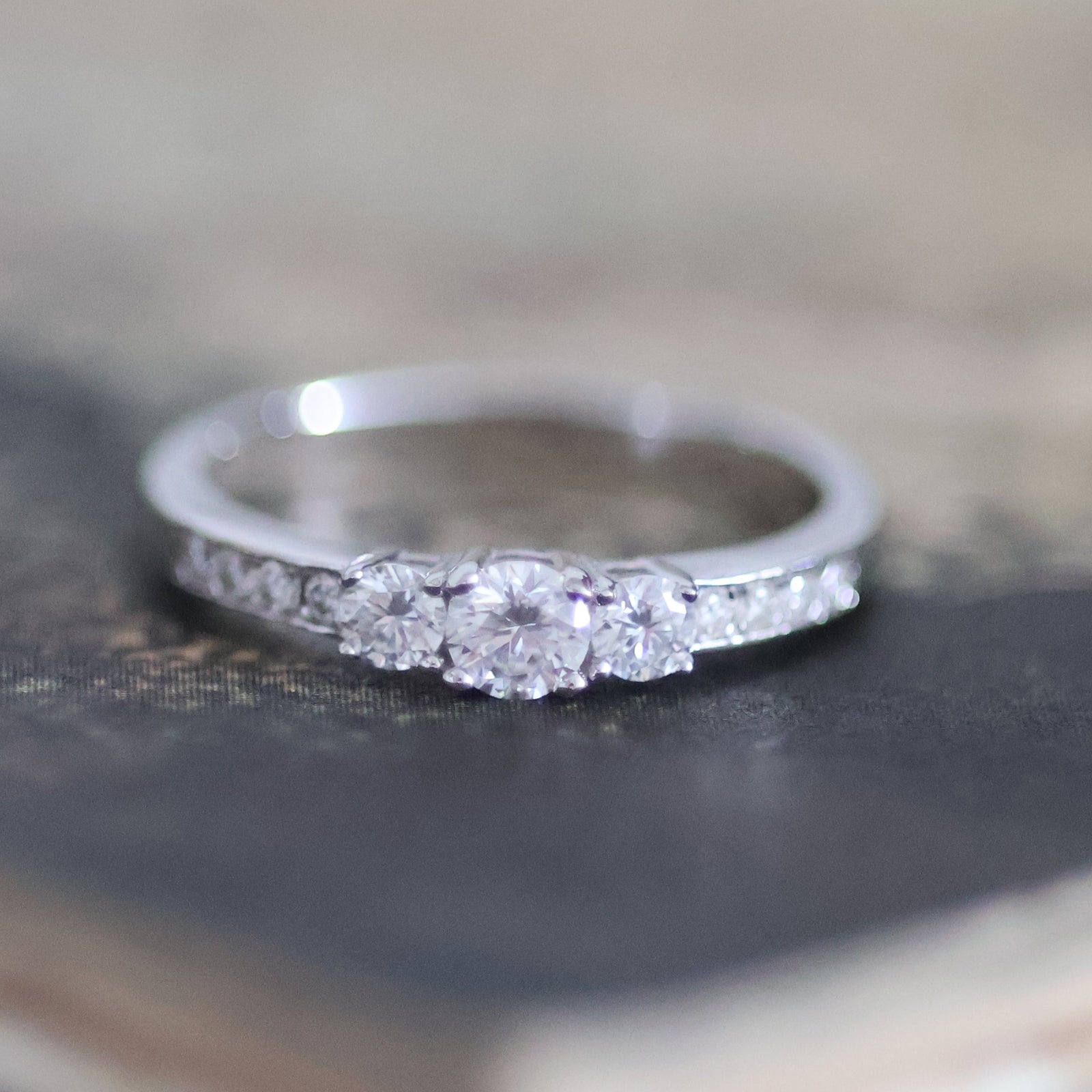 TRICILLO PAVÉ MOISSANITA