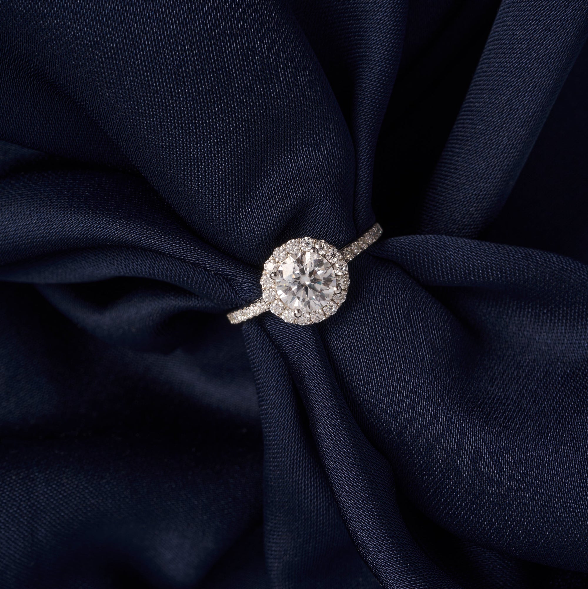 SOLITARIO HALO CON PAVÉ