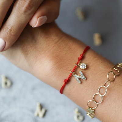 PULSERA ENCANTO HILO ROJO BAÑO DE ORO