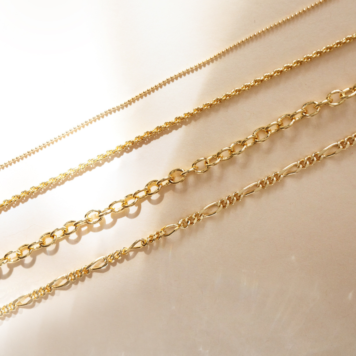 COLLAR CURB BAÑO DE ORO