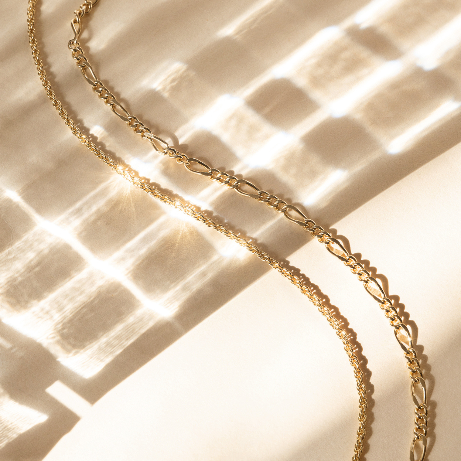 COLLAR CURB BAÑO DE ORO