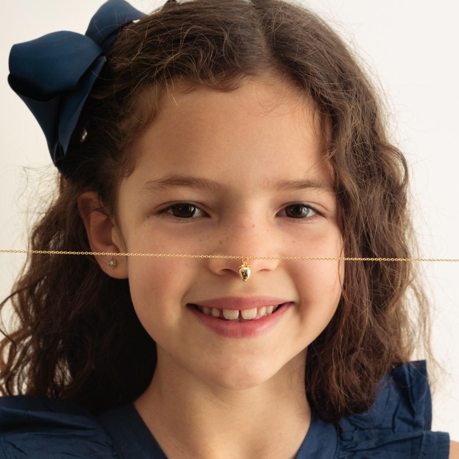 COLLAR DE NIÑA FRUTILLA BAÑO DE ORO