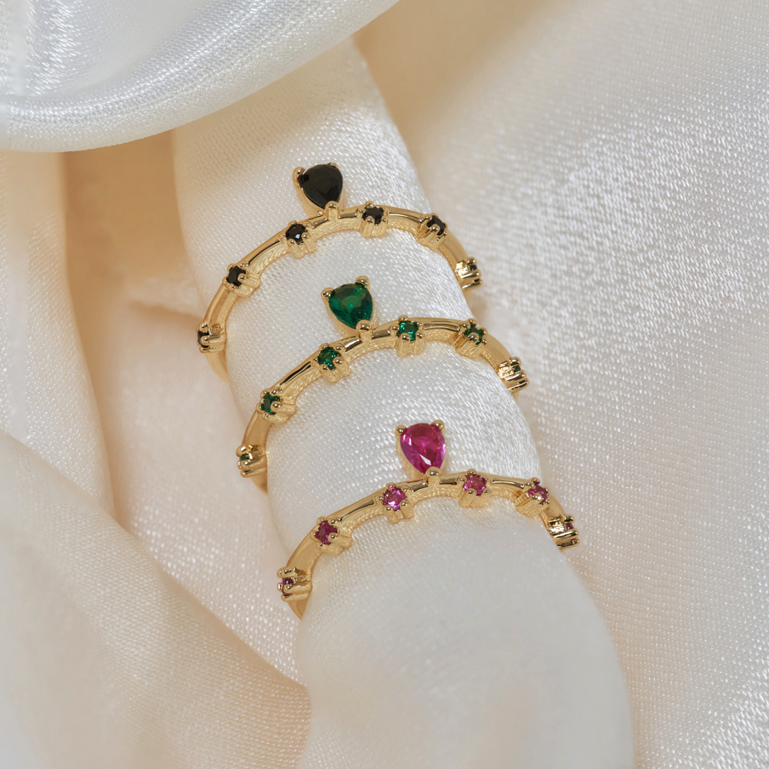 ANILLO DRYNA BLACK BAÑO DE ORO