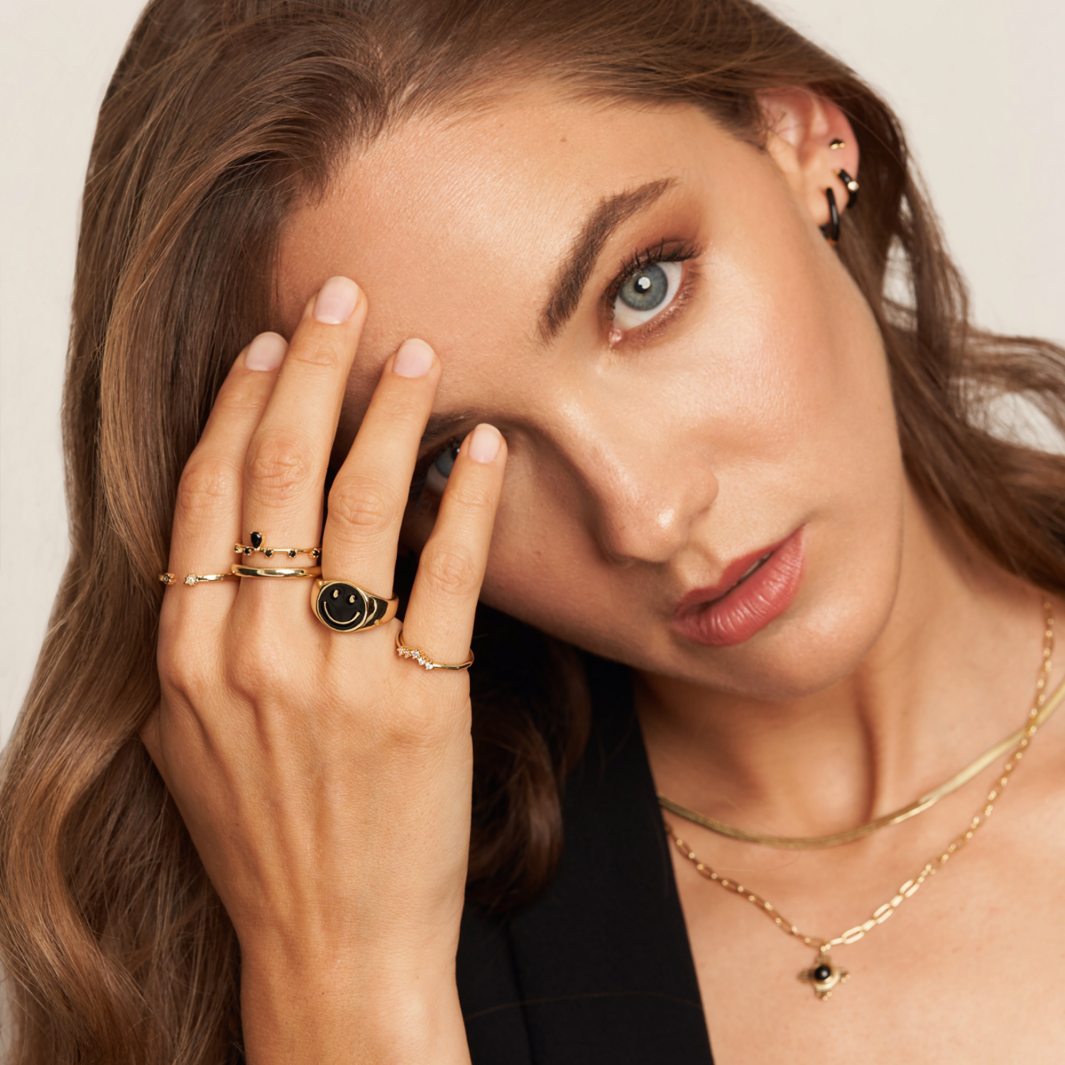 COLLAR OLIE BLACK BAÑO DE ORO