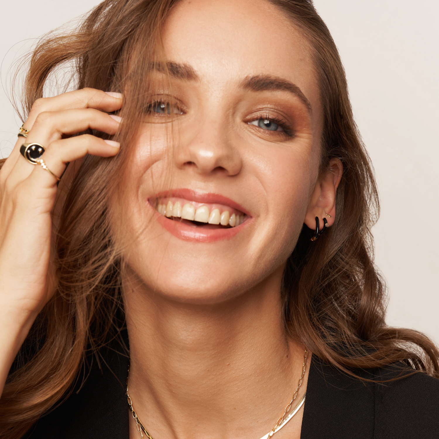 ANILLO SMILEY BLACK BAÑO DE ORO