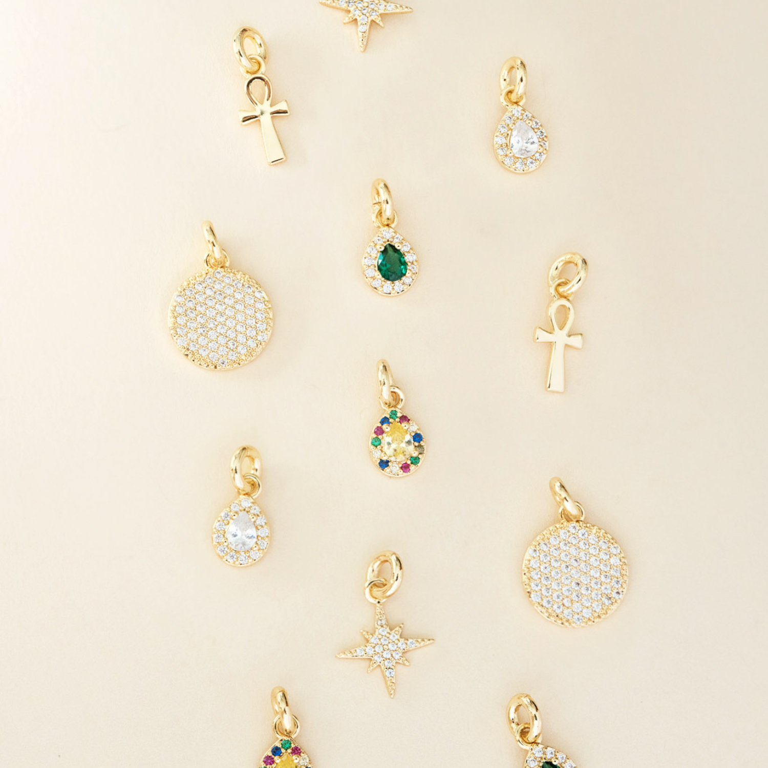 CHARM GREEN STONE BAÑO DE ORO