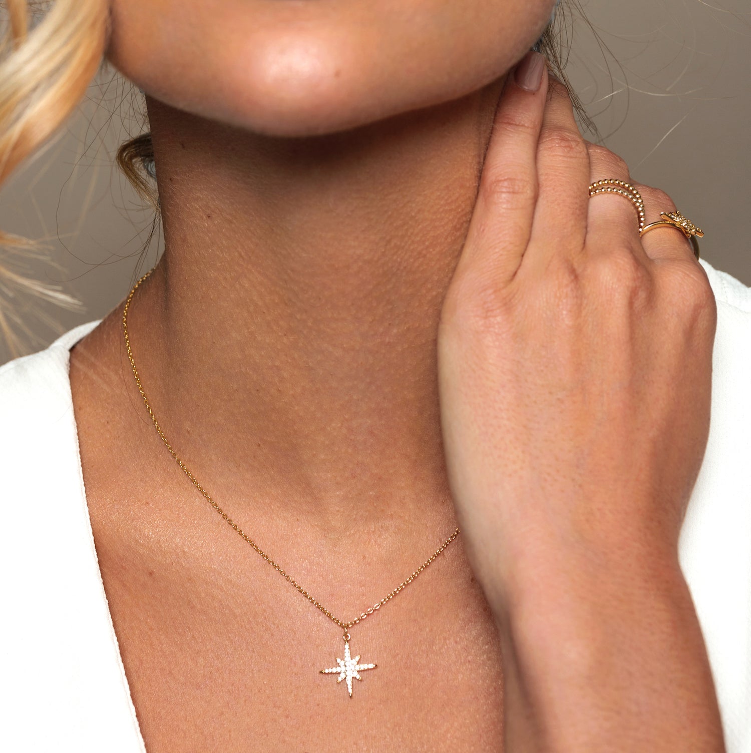 COLLAR ESTRELLA MADI BAÑO DE ORO