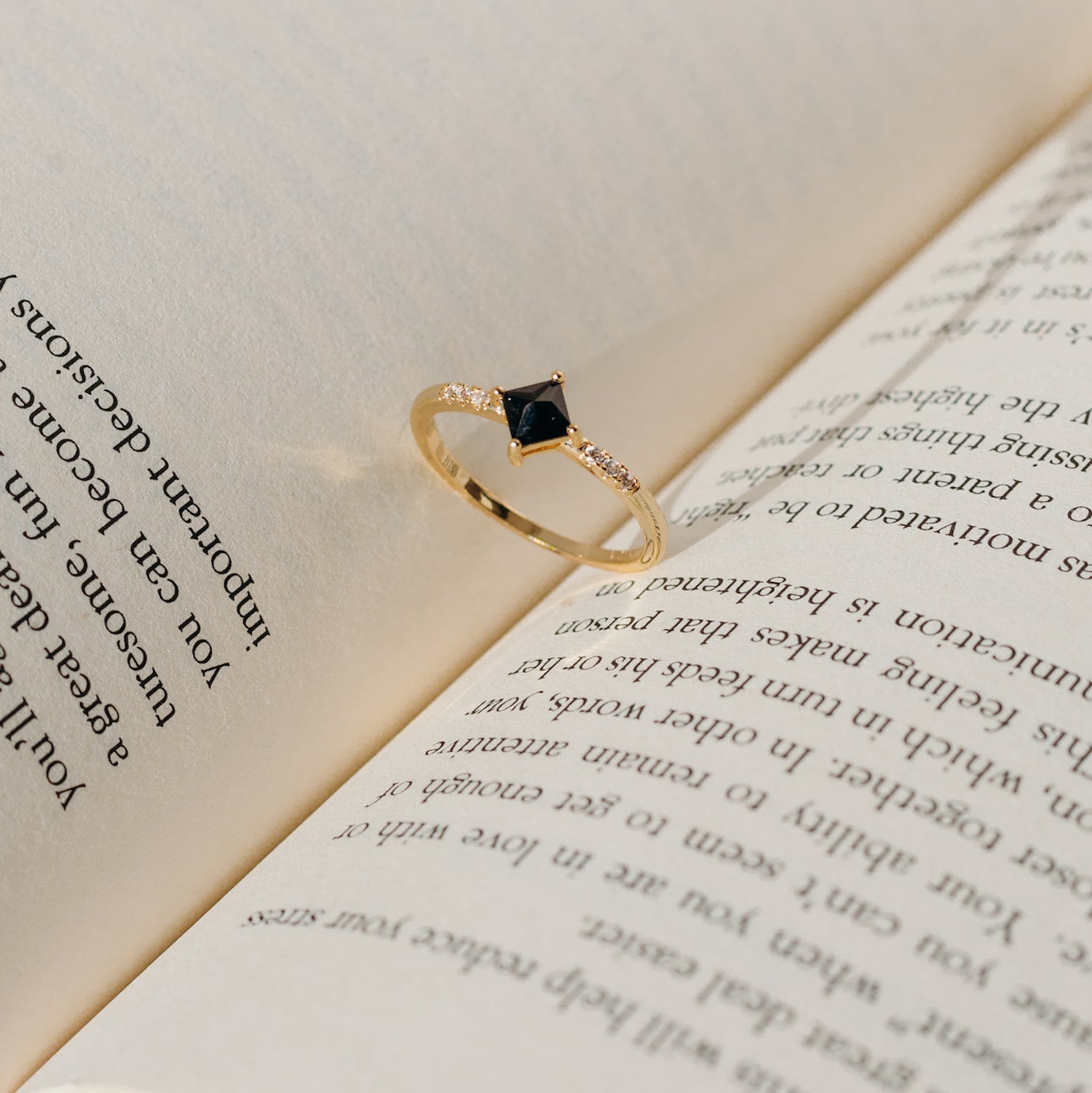 ANILLO BLACK ONIX BAÑO DE ORO