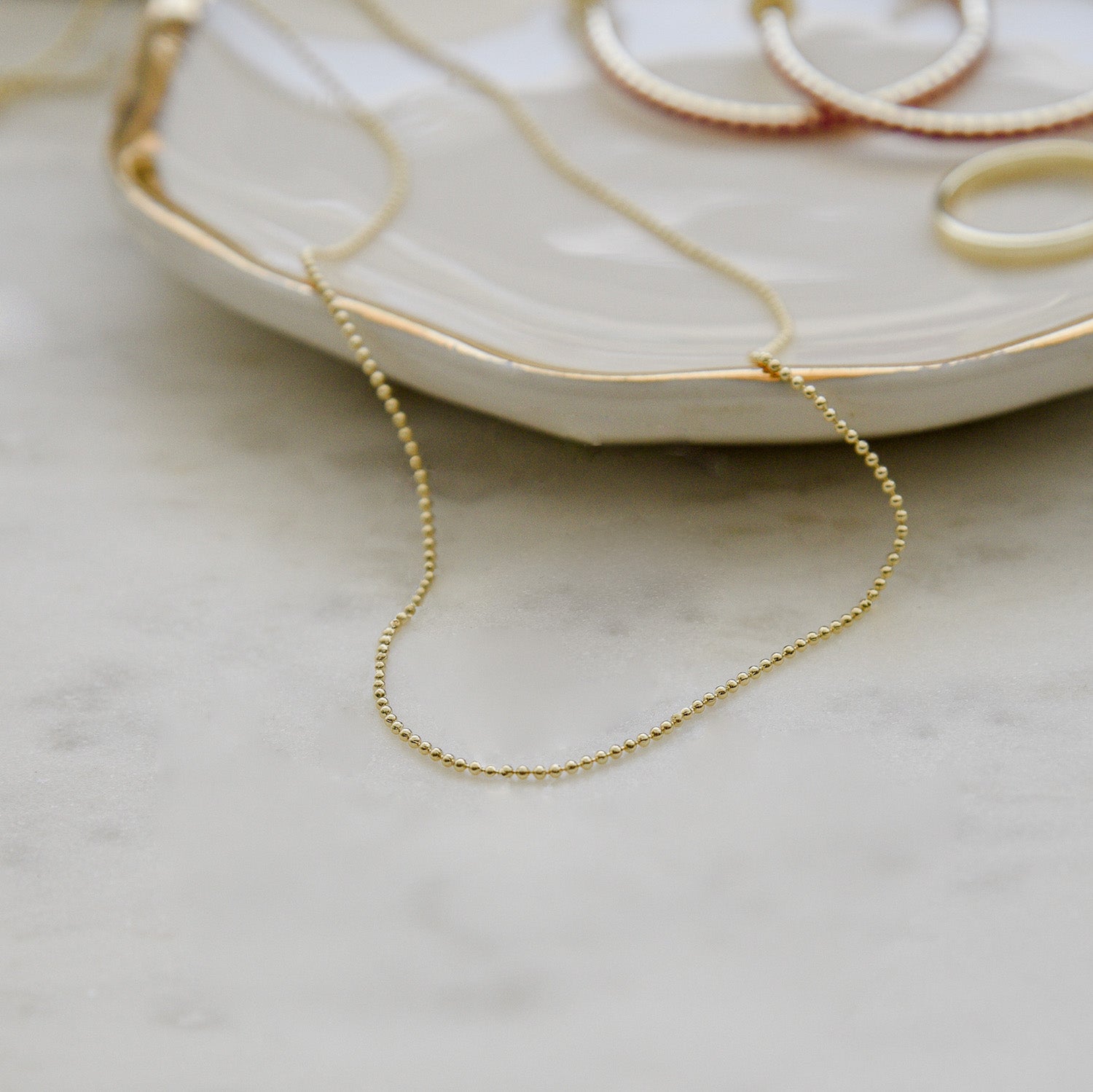 COLLAR THIN BALL BAÑO DE ORO