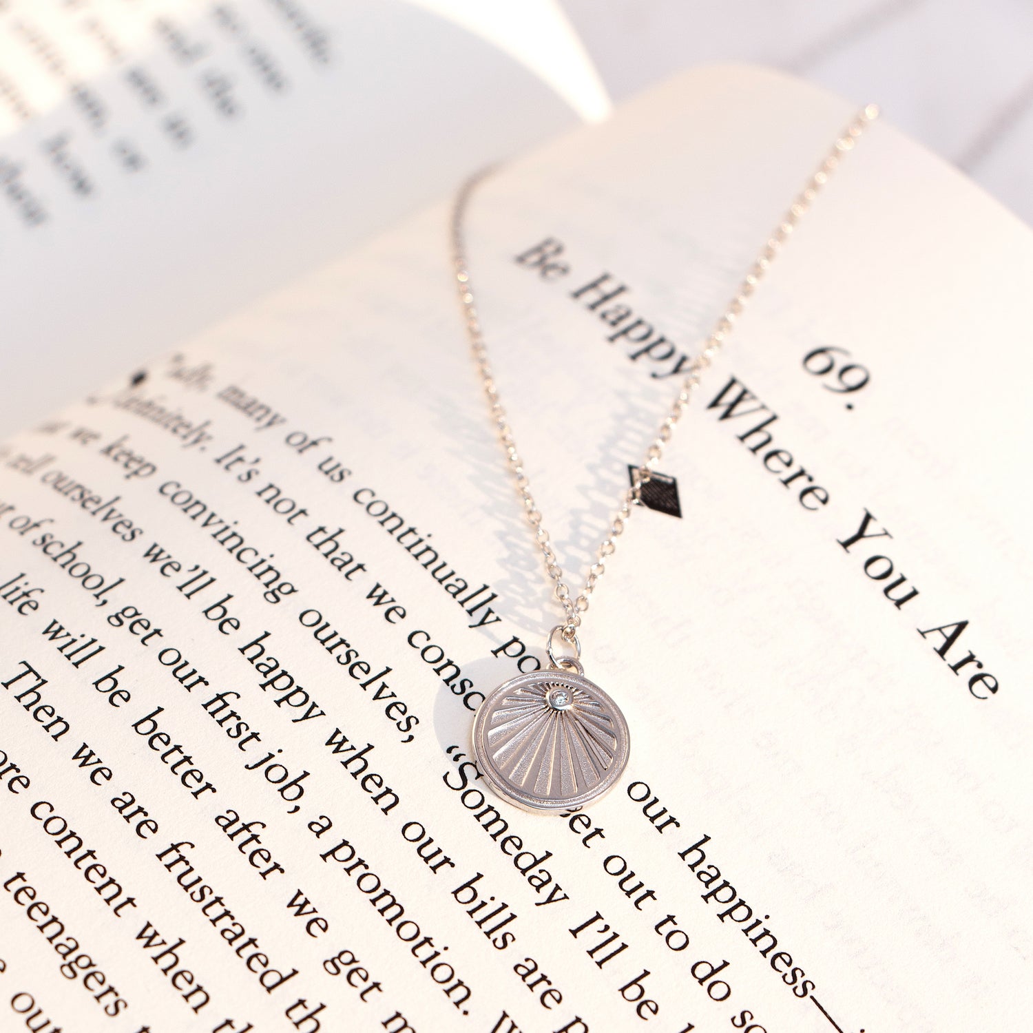 COLLAR MEDALLÓN NOA PLATA