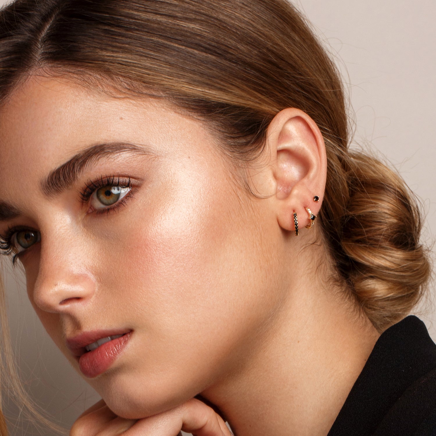 PIERCING PUNTO DE LUZ BLACK BAÑO DE ORO