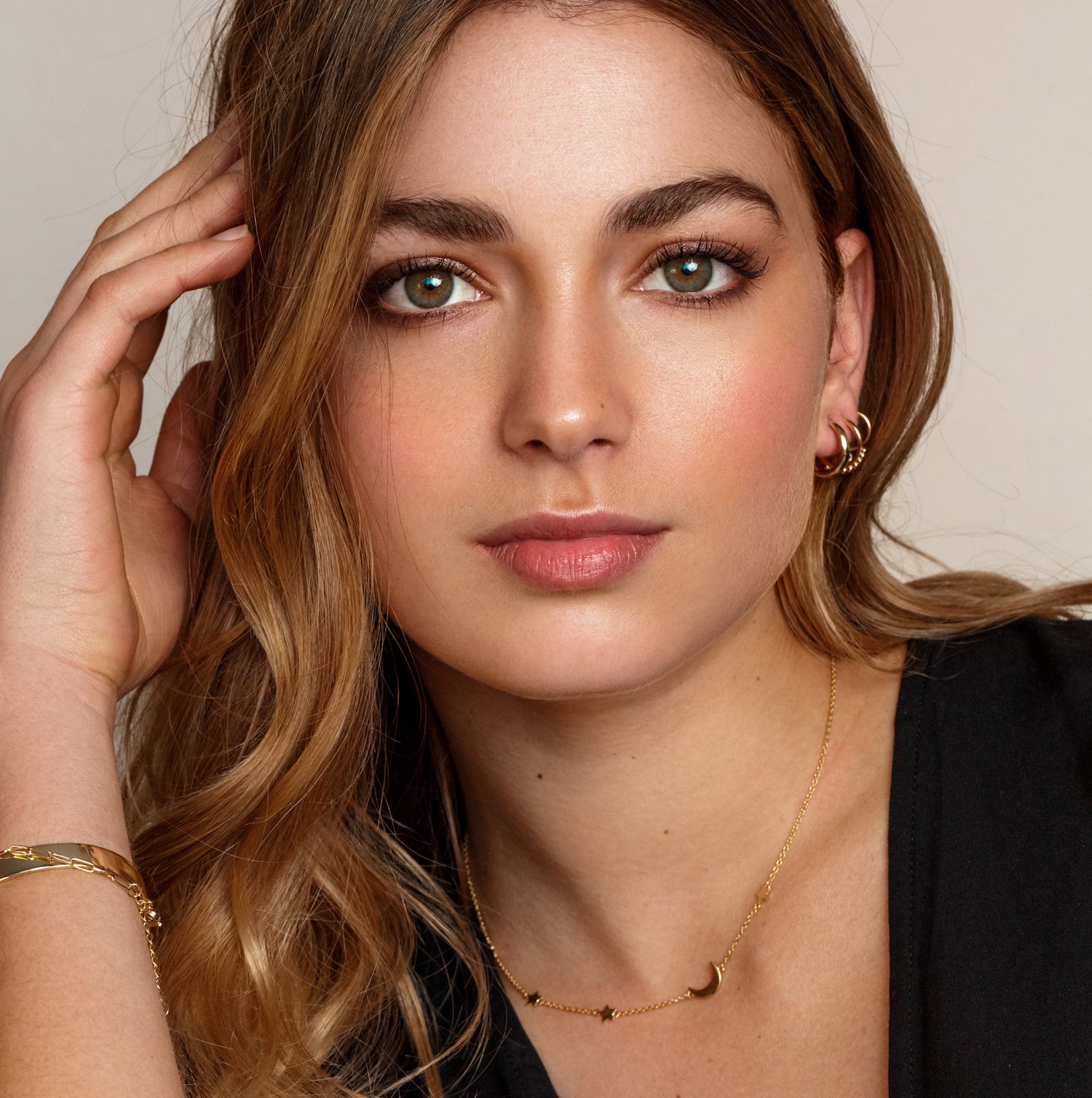 COLLAR MANVA BAÑO DE ORO